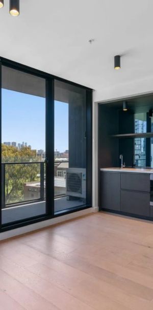 Stylish South Yarra Living with Resort-Style Amenities - Photo 1