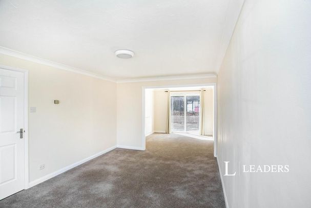 4 bedroom semi-detached house to rent - Photo 1