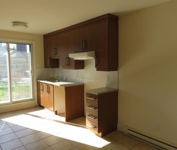 4 1/2 En Face De L'Hôpital Santa Cabrini - Photo 2