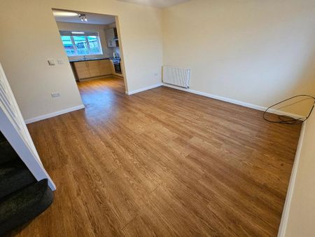 3 bedroom semi-detached house to rent - Photo 3