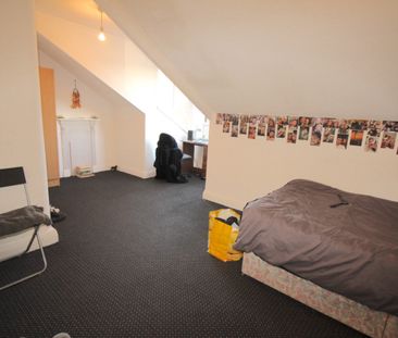 9 Bed - 213 Belle Vue Road, Woodhouse, Leeds - LS3 1HG - Student - Photo 1