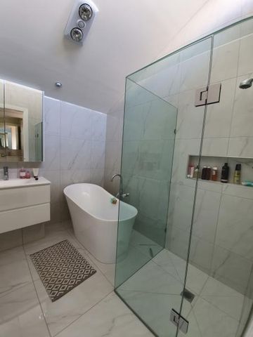 96A Marlborough Street, Bentleigh East VIC 3165 - Townhouse For Rent | Domain - Photo 2