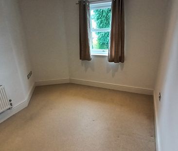 1st Floor, 2 bedroom, apartment with Off Street parking, Surrey - Photo 6