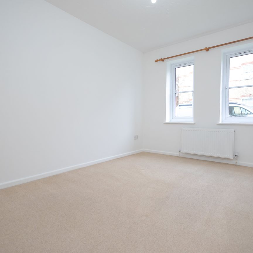 2 bed flat to rent in Apex Court, 82 Avenue Road, BH23 - Photo 1