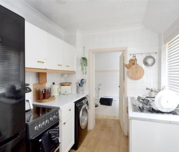 2 bedroom end of terrace house to rent - Photo 2