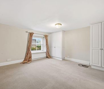 4 bedroom detached house to rent - Photo 3