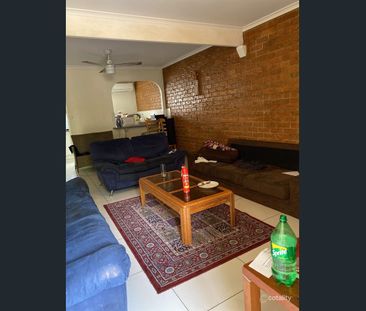 Modern Comfort Meets Tropical Tranquillity in This Stunning 3‑Bedro... - Photo 4