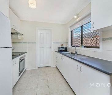 Modern 3-Bedroom Townhouse in a Convenient Location - Photo 4