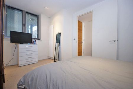 3 bedroom flat to rent - Photo 2