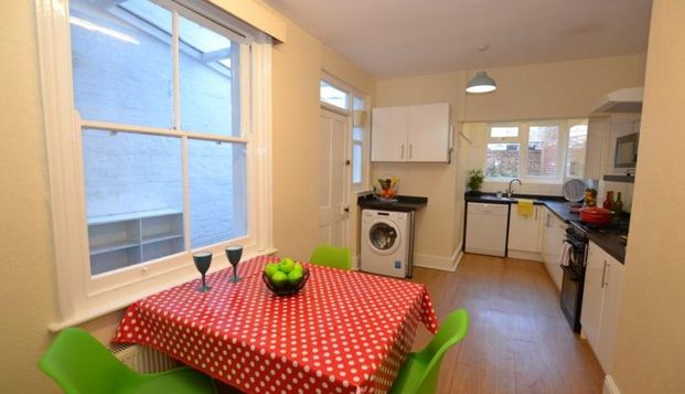 28 Mount Pleasant Road, EX4 7AD (x6) - Photo 1