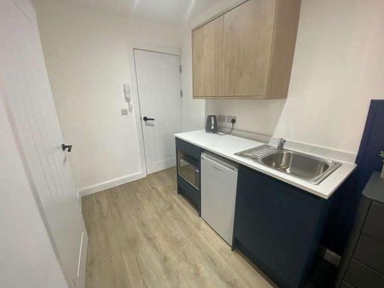 Newly Refurbished Ensuite Room With Kitchenette, PE1 - Photo 1