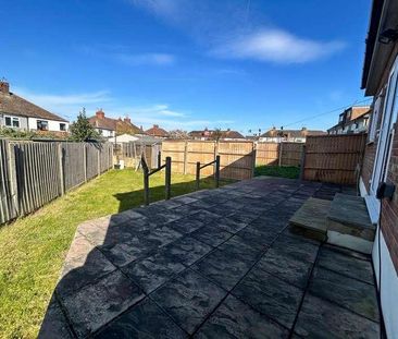 Brent Close, Dartford, DA2 - Photo 2