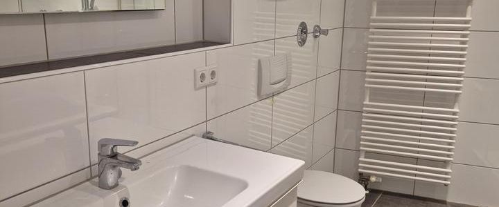 Barrierearme 2-Zimmer-Wohnung mit Balkon in zentraler Lage von - Photo 1