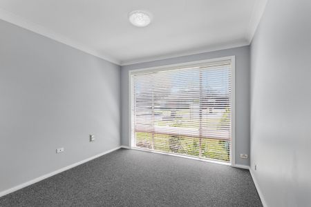 FRESHLY UPDATED SPACIOUS FAMILY HOME! - Photo 4