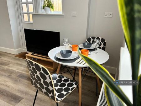 1 bedroom flat to rent - Photo 4