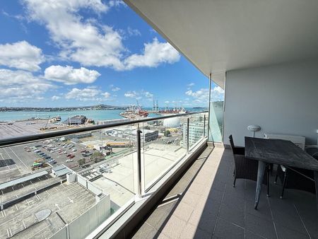 Central Auckland 3BR Gem with Views - Photo 3