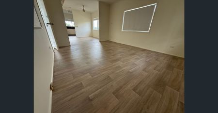 Neat and tidy High set with fresh pain and flooring - Photo 2