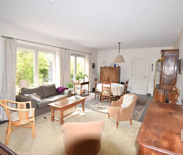 Ruim, recent gelijkvloers appartement in centrum Sint-Denijs-Westerm - Foto 1