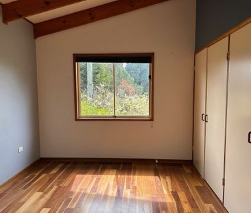 More than meets the Eye - Photo 5