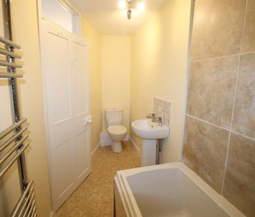 2 bedroom Two Bedroom Maisonette to rent - Photo 4
