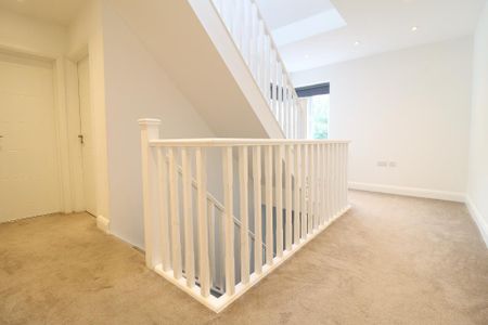 5 bedroom detached house to rent - Photo 2