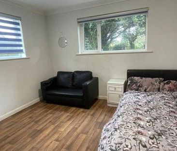 5 bedroom house of multiple occupation to rent - Photo 1