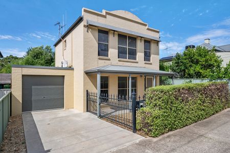 Modern Townhouse in Prime Location - Photo 3