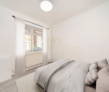 3 bedroom end of terrace house to rent - Photo 2
