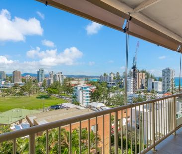 TOP FLOOR RENOVATED APARTMENT WITH BREATHTAKING VIEWS - PET FRIENDLY - Photo 5