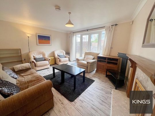 4 bedroom end of terrace house to rent - Photo 1