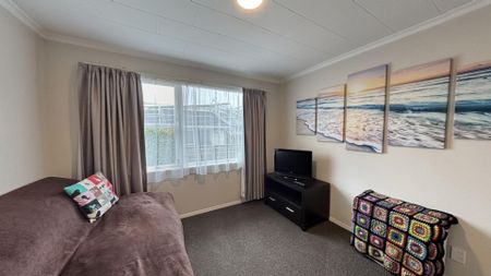 Raumati Beach - 2 Bedrooms - Photo 4