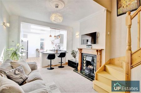 3 bedroom terraced house to rent - Photo 3