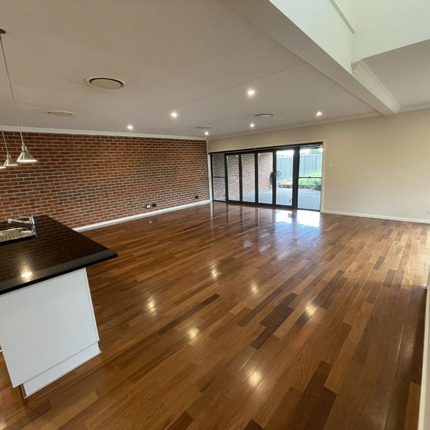 HILLVUE - Beautiful 4 Bedroom Home on the Golf Course - Photo 1