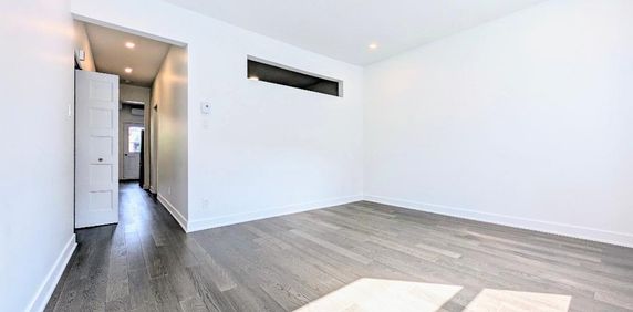 **Because You Deserve Renovated 4 1/2 w Parking, Metro Lasalle,Verdun** - Photo 2