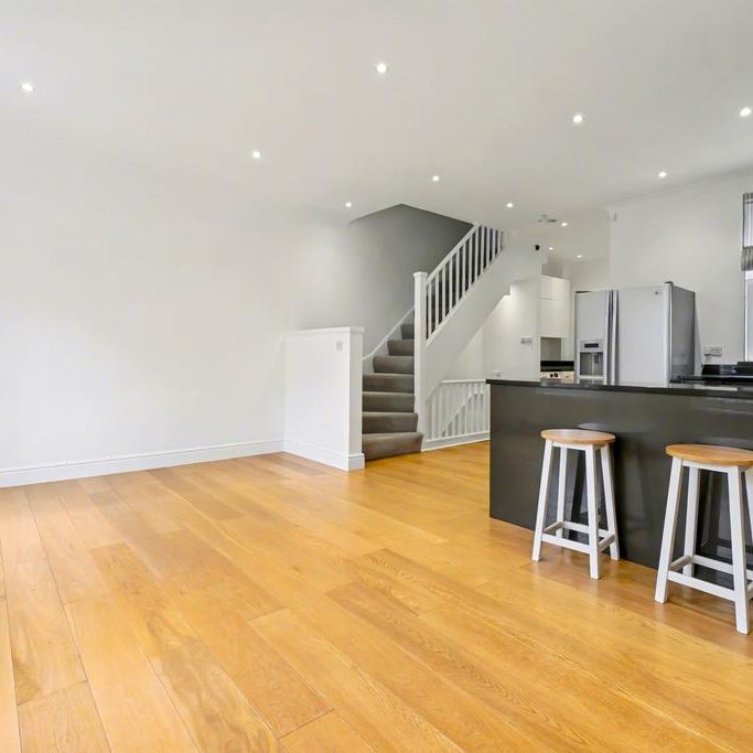 4 bedroom terraced house to rent - Photo 1