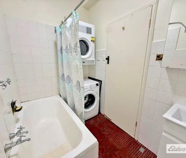 RENOVATED ART DECO ONE BEDROOM APARTMENT - PRIME LOCATION! - Photo 5