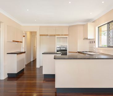 Massive Family Home - Photo 5