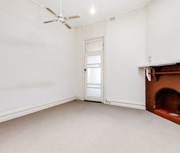 Neat Two Bedroom Unit. - Photo 4