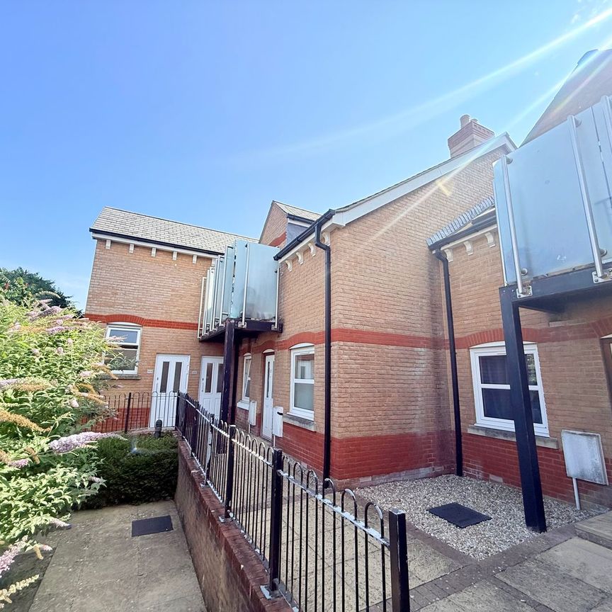 Standish Court, Taunton, Somerset - Photo 1