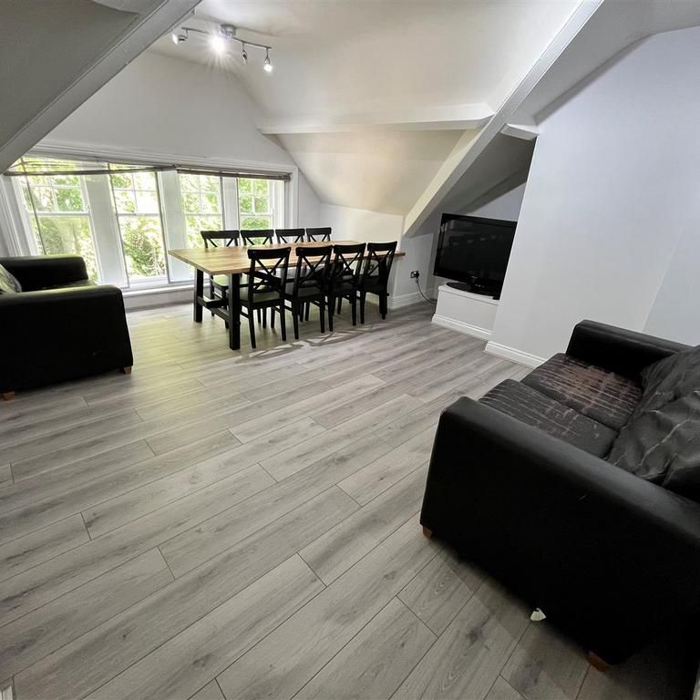 1 bedroom in a house share to rent - Photo 1