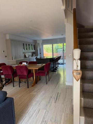 4 bedroom end of terrace house to rent - Photo 5