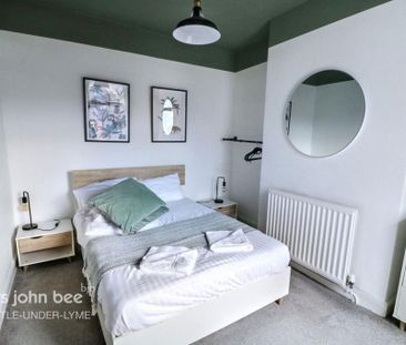 5 bedroom end of terrace house to rent - Photo 4