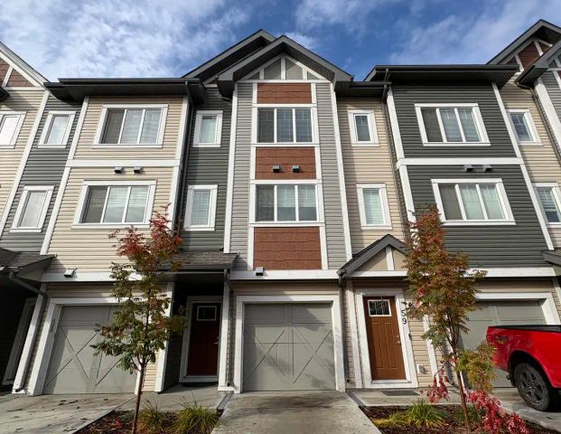 SF99 - Modern 2 Bedroom + Den 2.5 Bathroom Townhouse in Secord - 1 month FREE — 2 Bed + Den 2.5 Bath - Photo 1