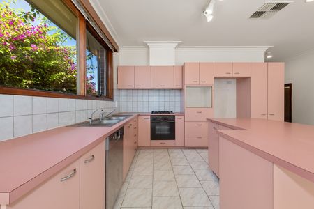 18 Saturn St, Caulfield South VIC 3162 - House For Rent | Domain - Photo 3