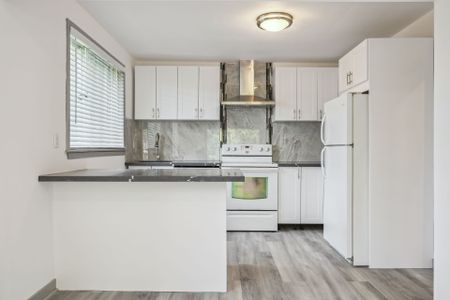 For Lease - 18 Thirty Third Street Unit# 3, Toronto, Ontario - Photo 3
