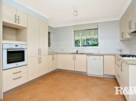 3 BEDROOM FAMILY HOME - Photo 2
