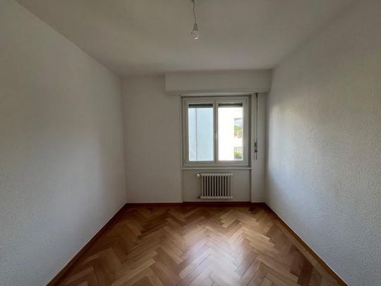 Bel appartement de 2.5 pièces au 1er étage partiellement rénové - Foto 1