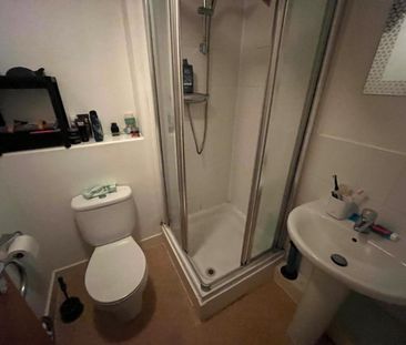 2 bedroom Flat To Let - Photo 1