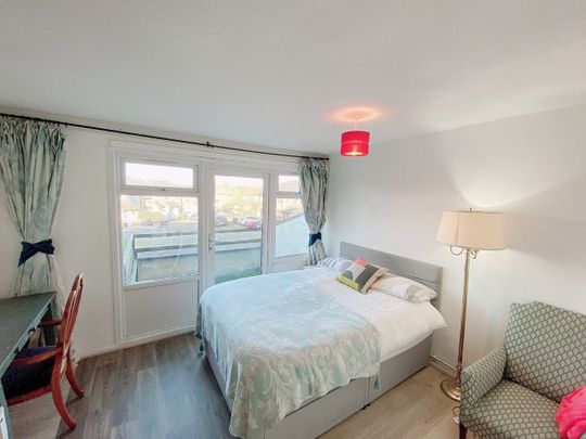 Room in a Shared Flat, London, SW19 - Photo 1