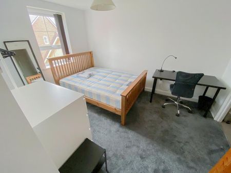 6 bedroom detached house to rent - Photo 2